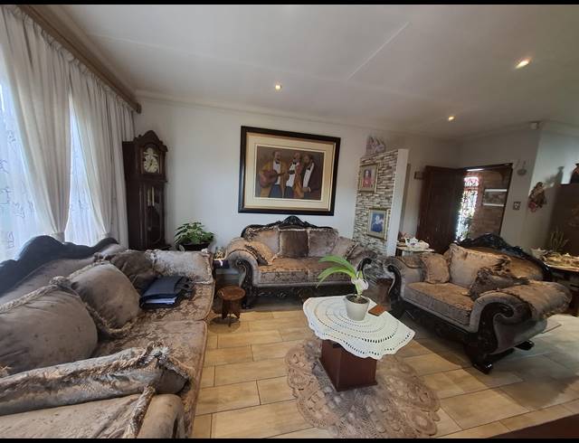 4 BEDROOM TOWNHOUSE FOR SALE IN DAL FOUCHE